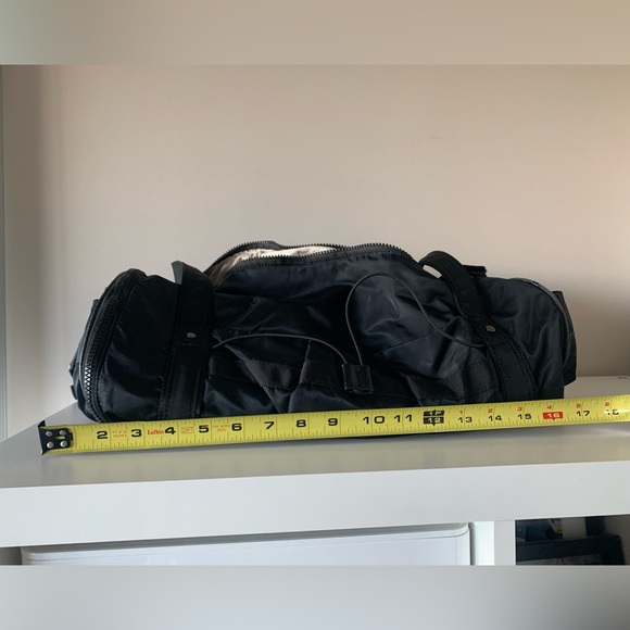 Lululemon Gym Duffle Bag in Black - Picture 7 of 8